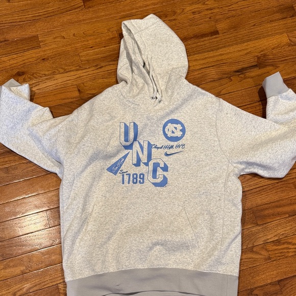 Nike UNC Light Gray Hoodie - Picture 1 of 3